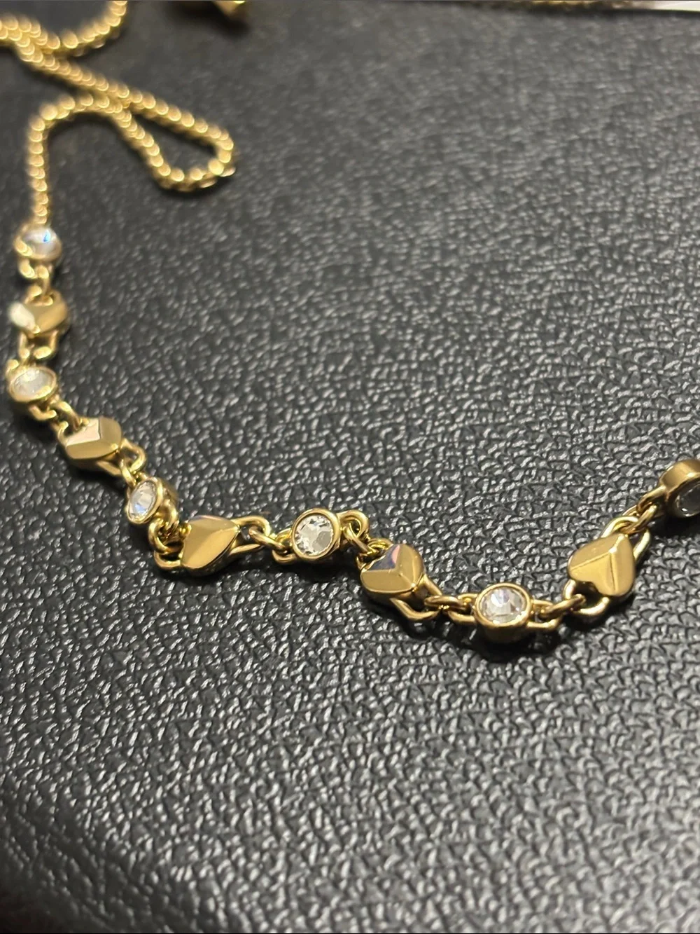 Michael Kors Elegant Gold-Tone Crystal Accent Women's Necklace. Adjustable - Picture 3 of 4